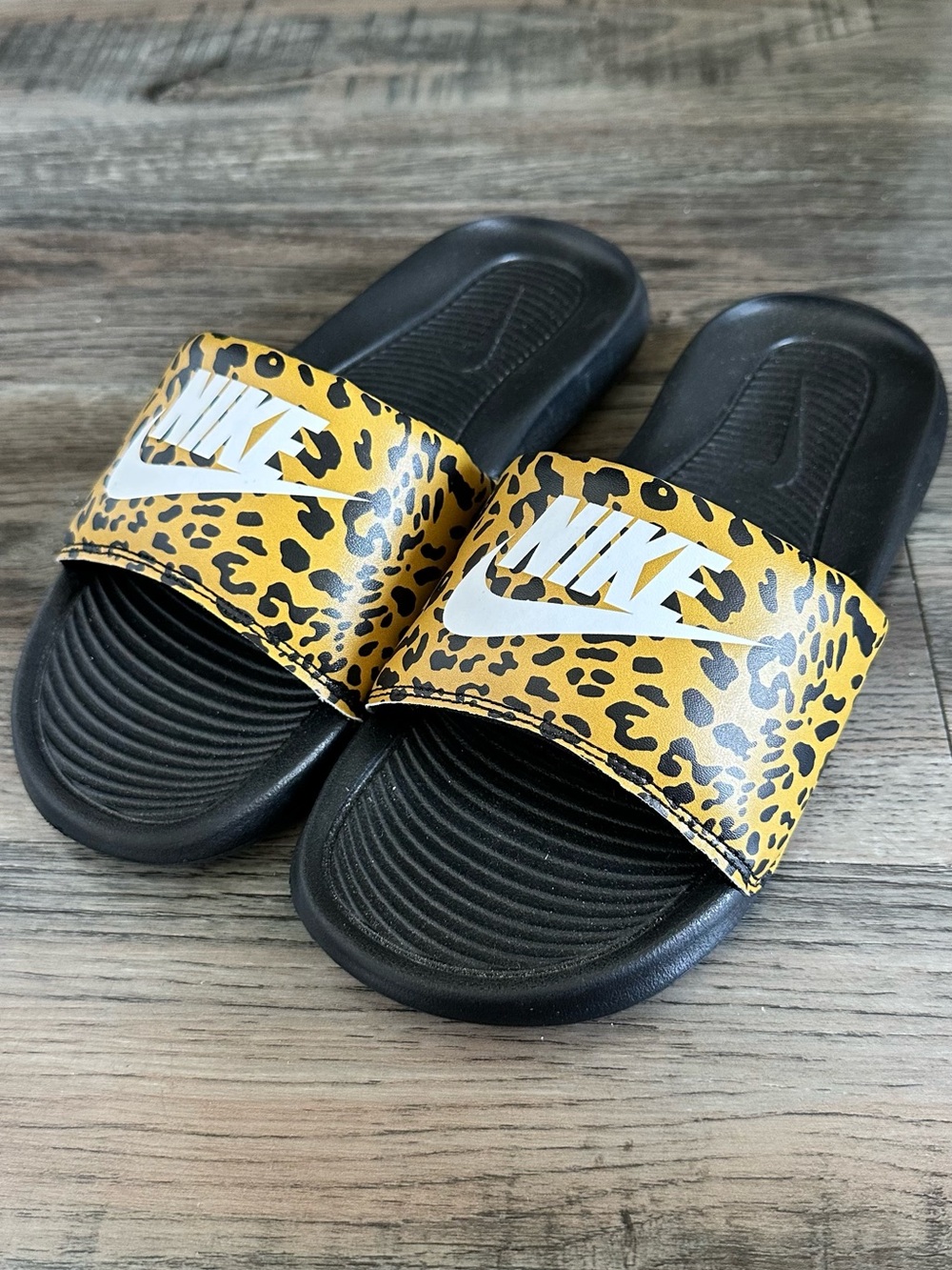 Nike Leopard Print Slide Sandals - Yellow/Black